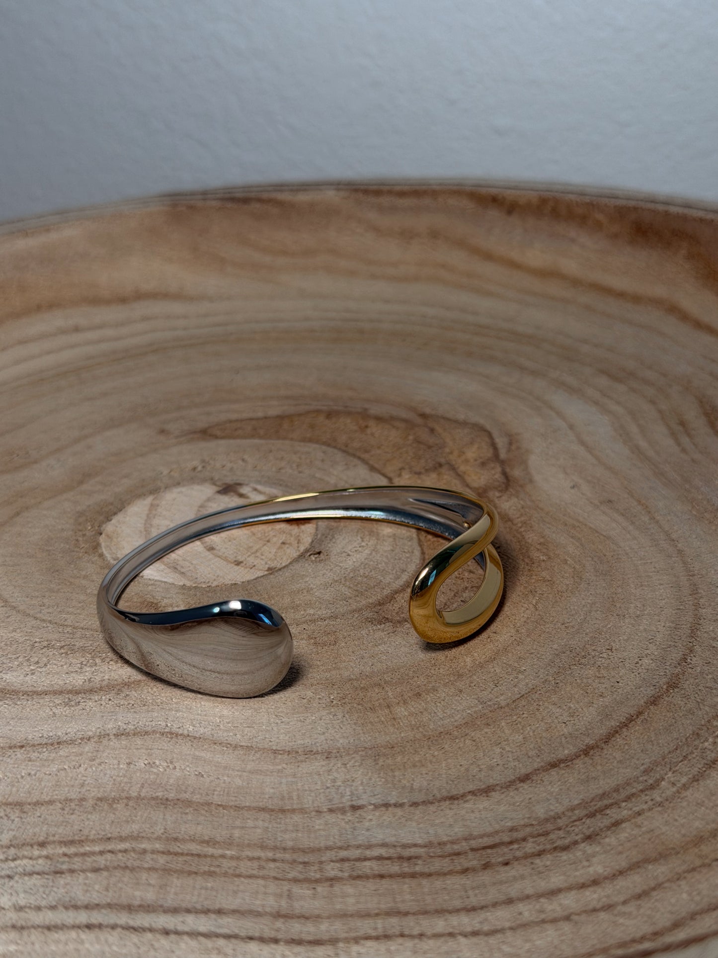 Open cuff bracelet