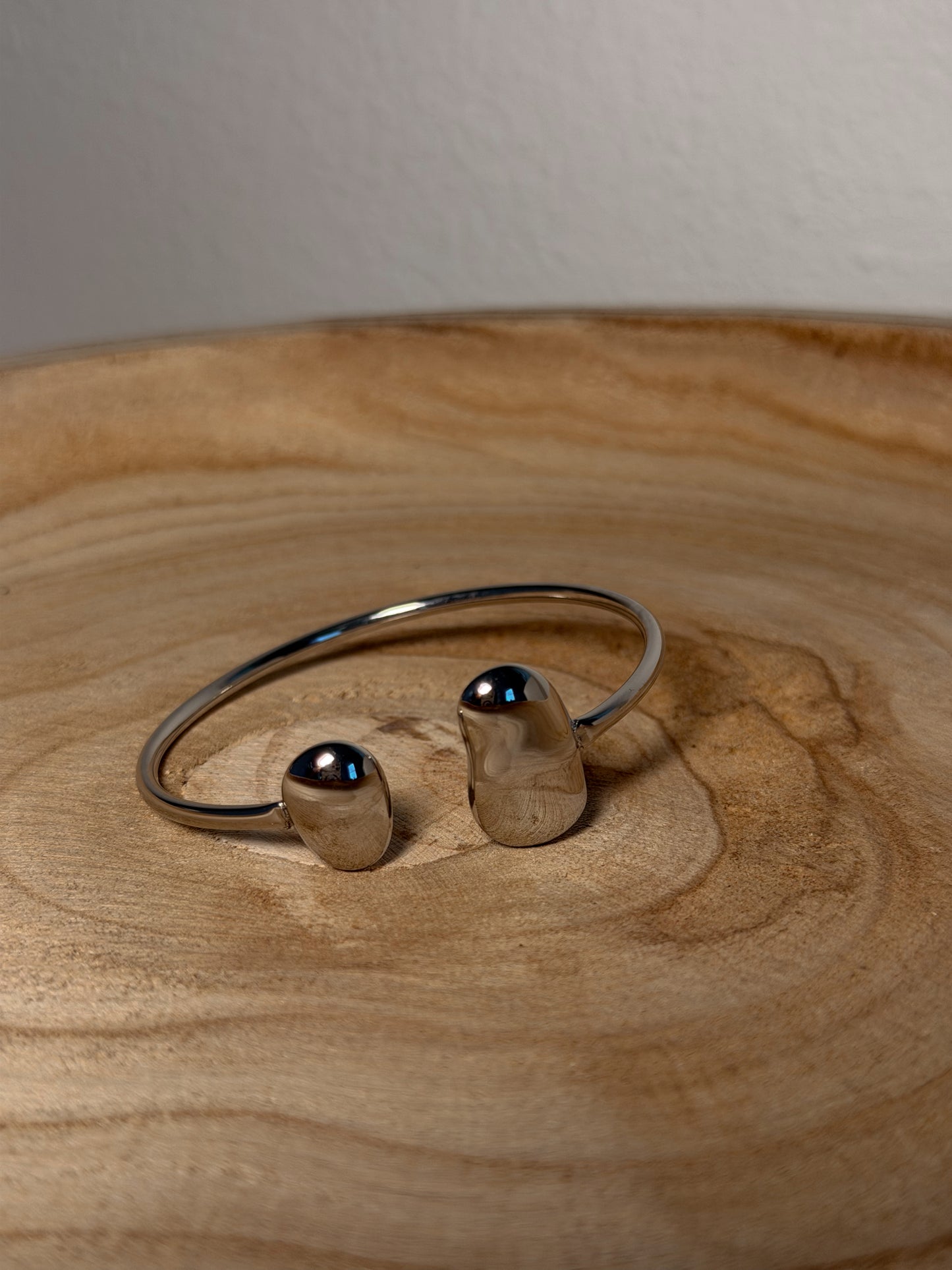 Round Thin bracelet